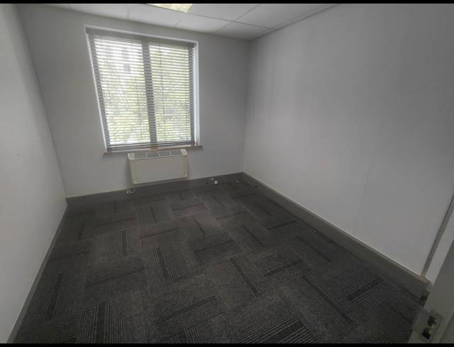 279M² OFFICE TO LET IN MAGALIESSIG